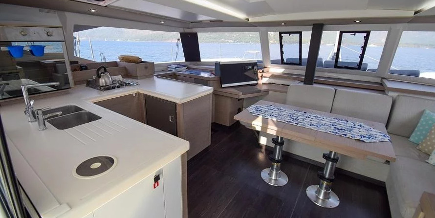 Fountaine Pajot Astrea 42