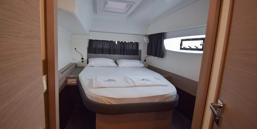 Fountaine Pajot Astrea 42