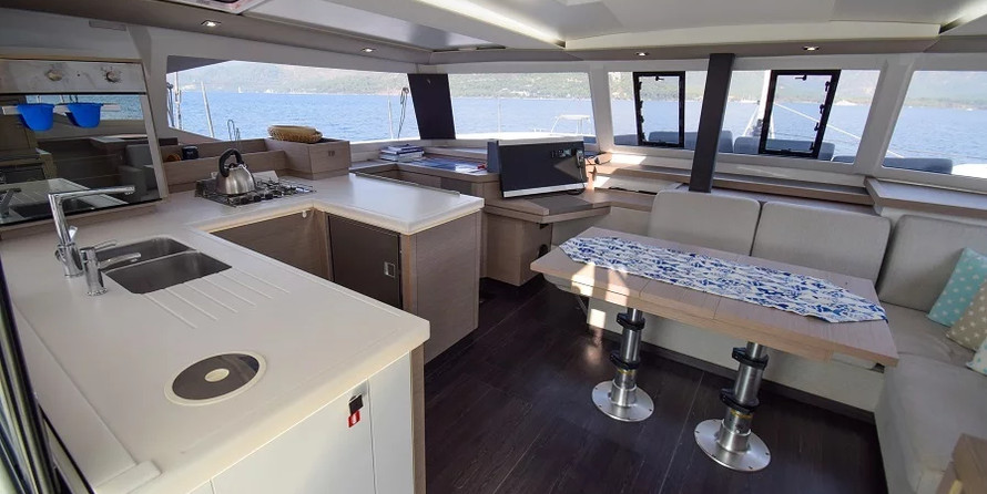 Fountaine Pajot Astrea 42
