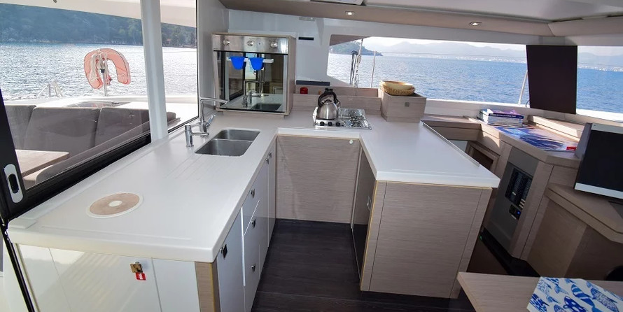Fountaine Pajot Astrea 42