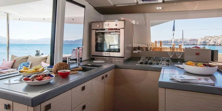 Fountaine Pajot Astrea 42