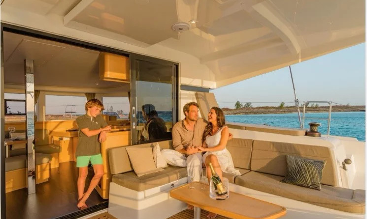 Lagoon 42 - 4 + 2 cab.