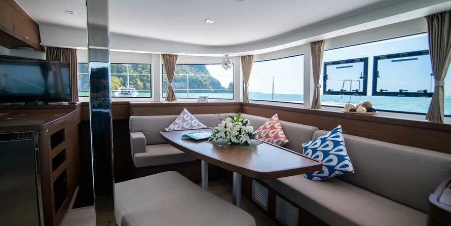 Lagoon 42