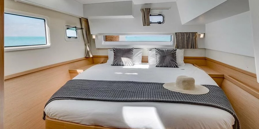 Lagoon 42
