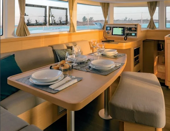 Lagoon 421 - 4 + 1 cab.