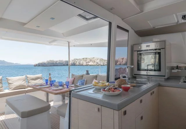 Fountaine Pajot Astréa 42
