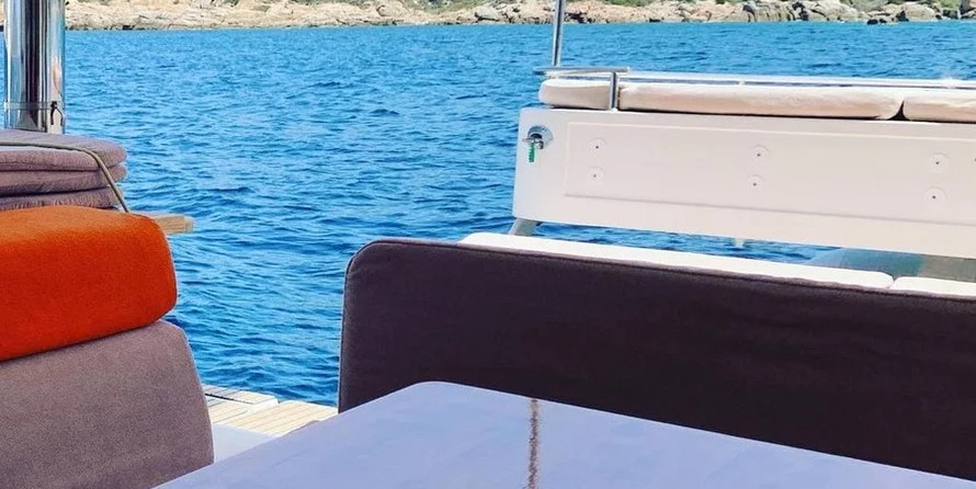 Lagoon 52