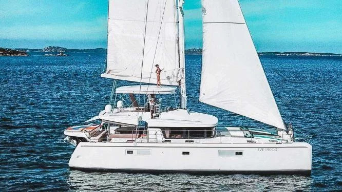 Lagoon 52