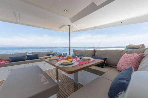 Fountaine Pajot Saona 47