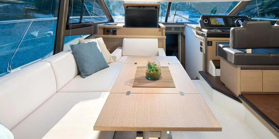 Prestige 520 Flybridge