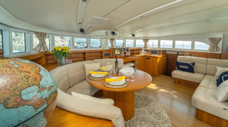 Lagoon 570