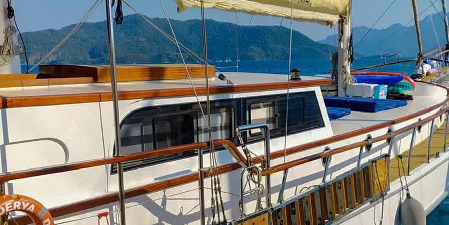 Motor sailor mauritius 43