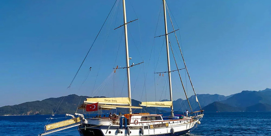 Motor sailor mauritius 43