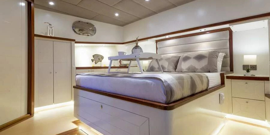 Motor sailor mauritius 43