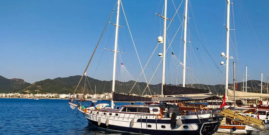 Motor sailor mauritius 43