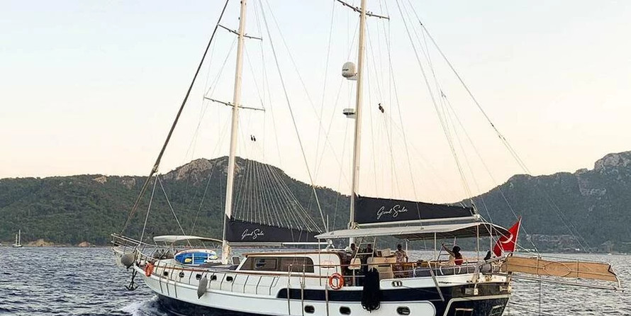 Motor sailor mauritius 43