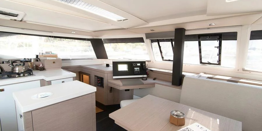 Fountaine Pajot Saona 47