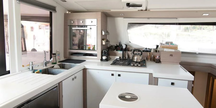 Fountaine Pajot Saona 47