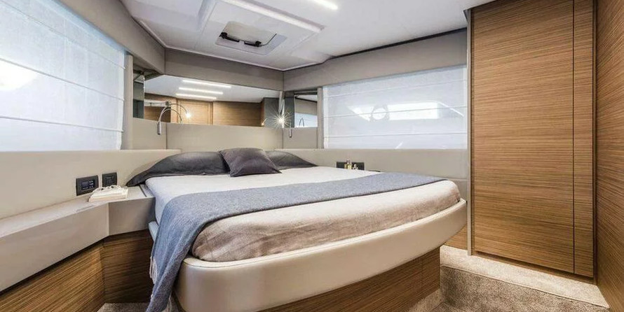 Ferretti Yachts 450