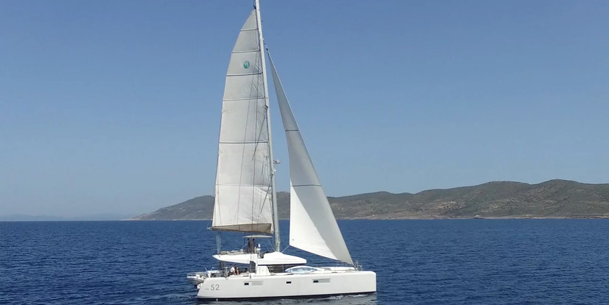 Lagoon 52