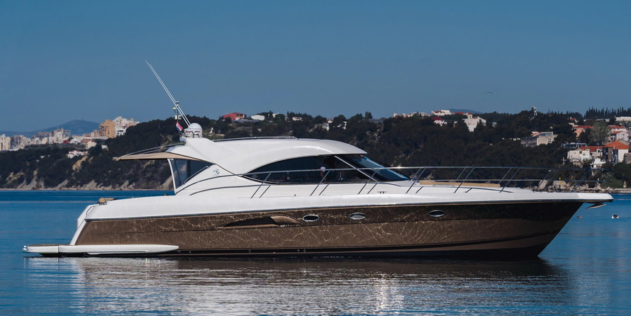 Riviera 5000 Sport Yacht