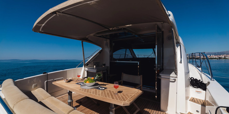 Riviera 5000 Sport Yacht