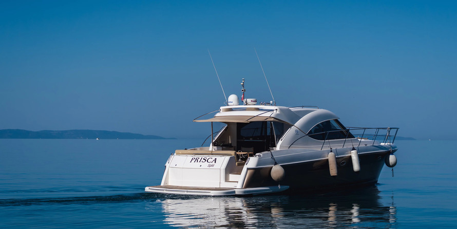 Riviera 5000 Sport Yacht