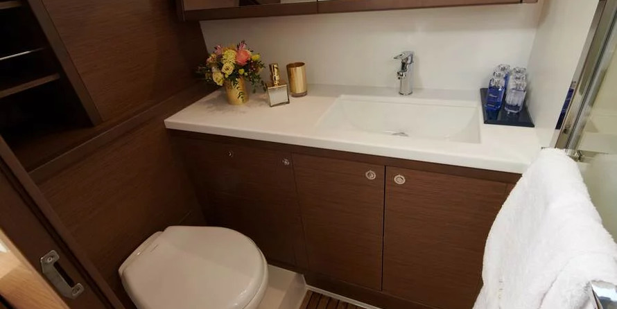 Lagoon 52