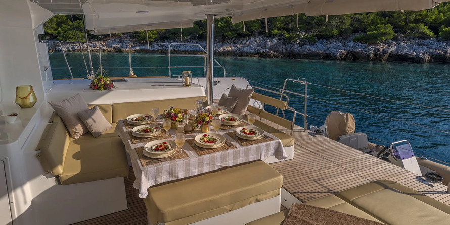 Lagoon 52