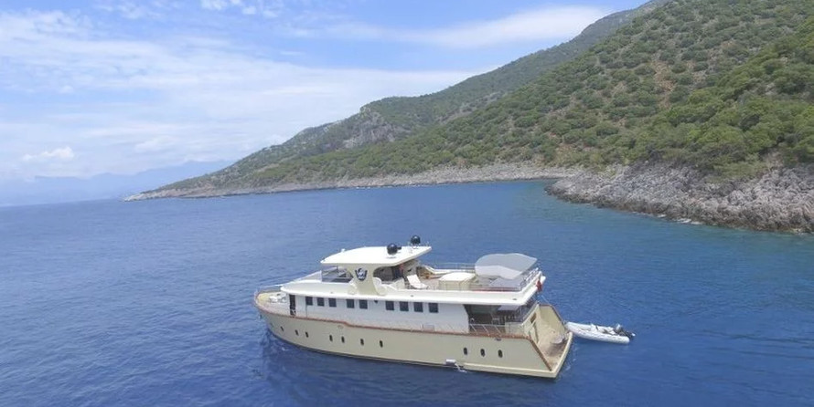 Motor yacht