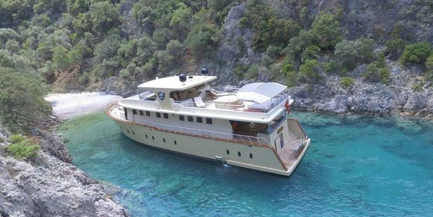 Motor yacht