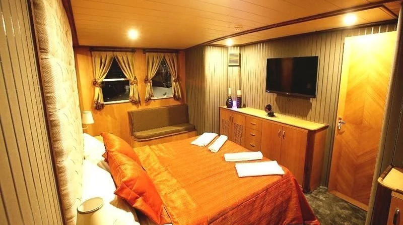 Motor yacht