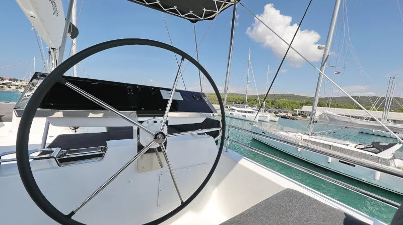 Lagoon 620