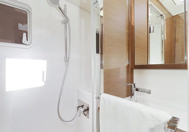 Lagoon 620 - 5 + 2 cab.