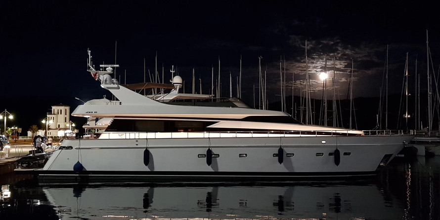 Cantieri di Pisa Akhir 85