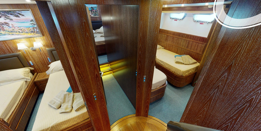 Cantieri di Pisa Akhir 85