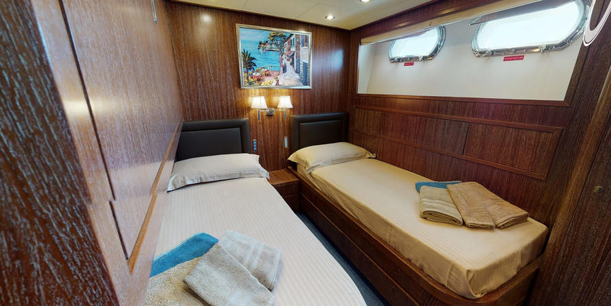 Cantieri di Pisa Akhir 85