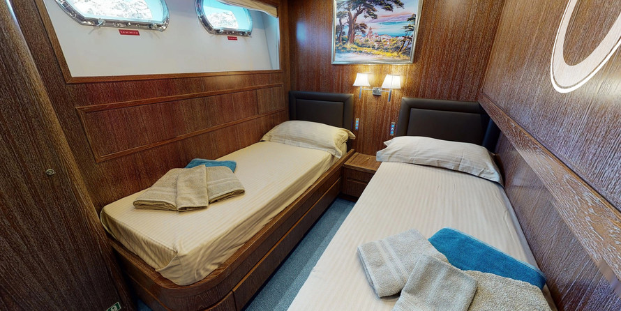 Cantieri di Pisa Akhir 85