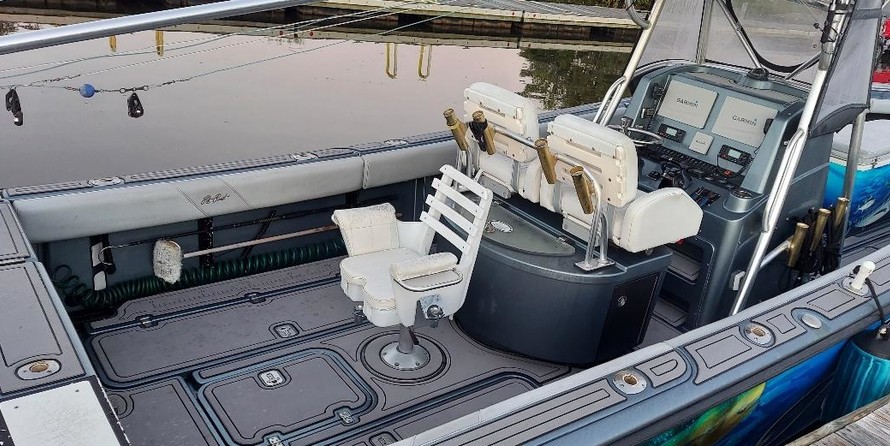Pursuit 2870 center console