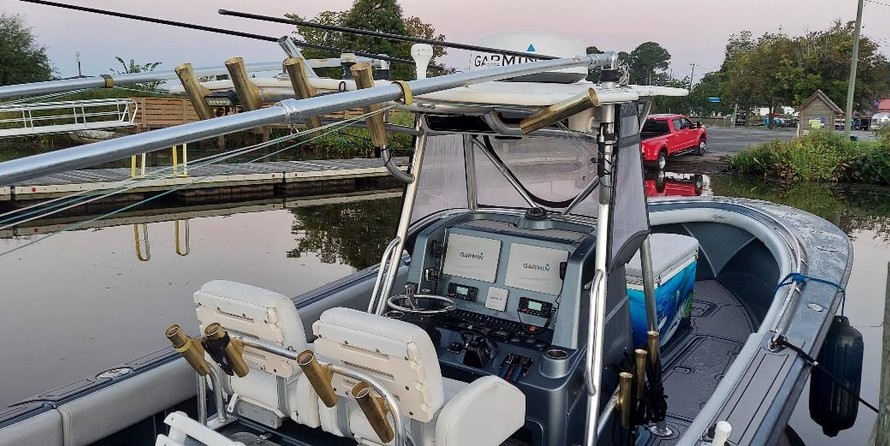Pursuit 2870 center console
