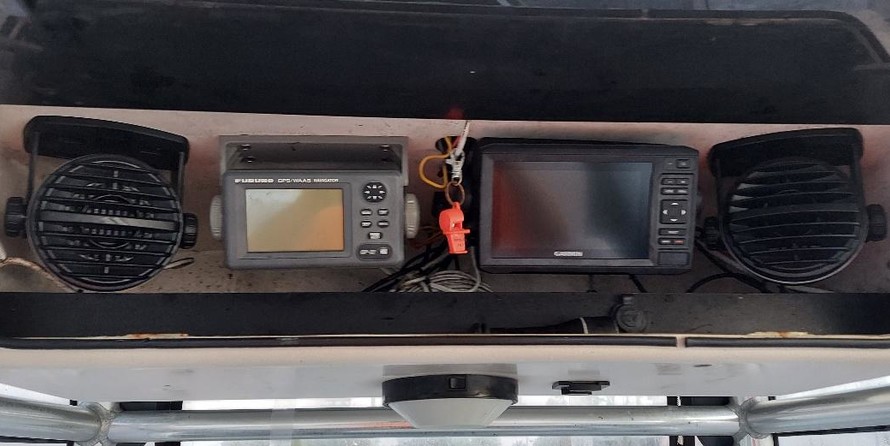 Pursuit 2870 center console