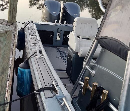 Pursuit 2870 center console