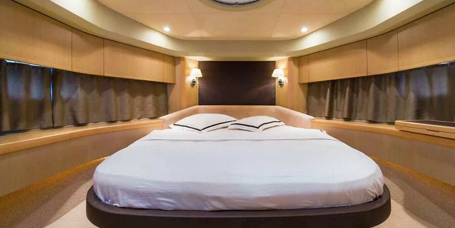 Princess V65 - 3 cab.