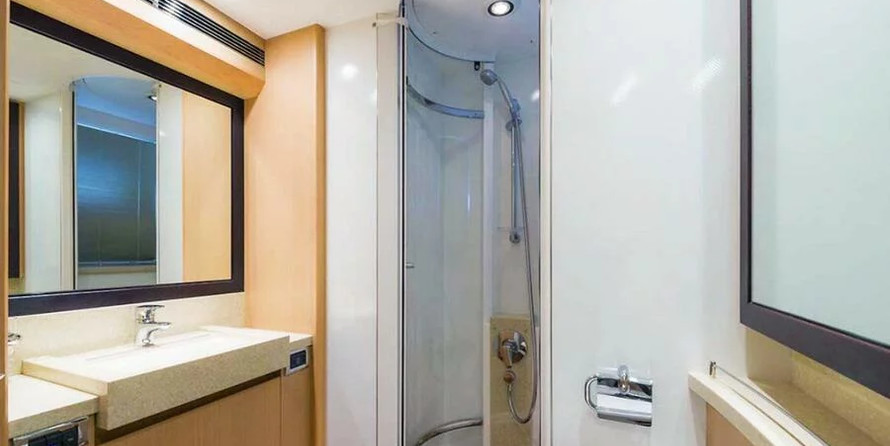 Princess V65 - 3 cab.