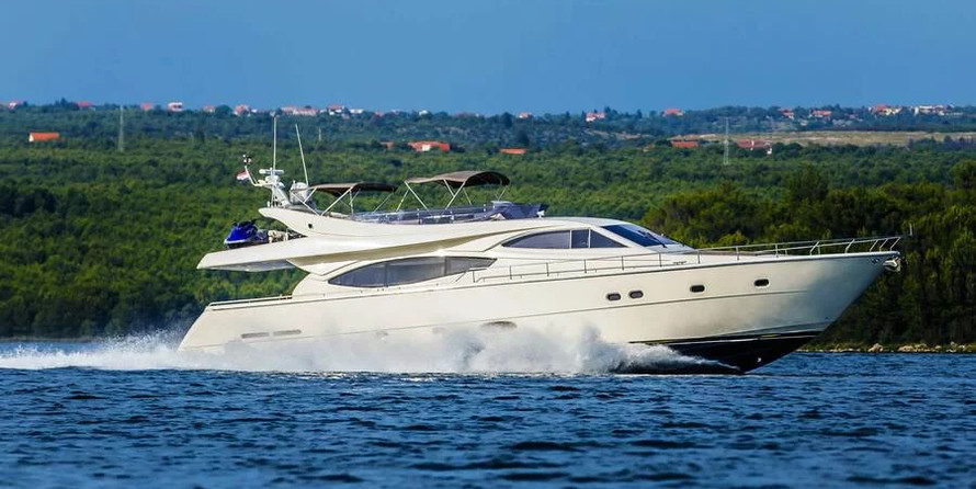 Ferretti 760