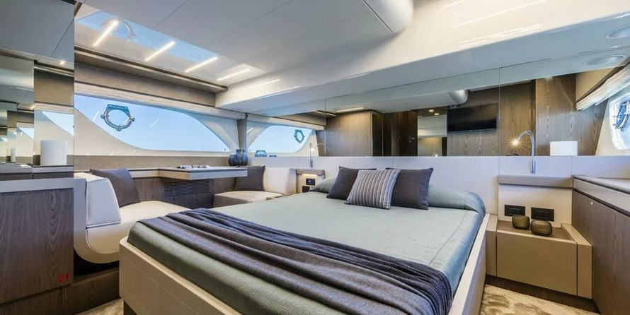 Ferretti 550