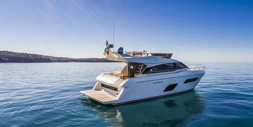 Ferretti 550