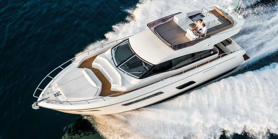 Ferretti 550