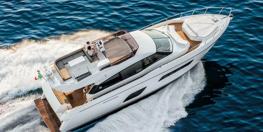 Ferretti 550