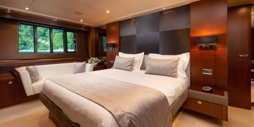 Princess 72 Flybridge - 4 + 1 cab.